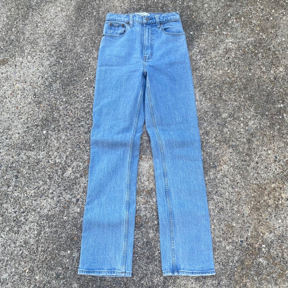 Abercrombie & Fitch The 90s Straight Ultra High Rise Jeans Light Wash 24/00
